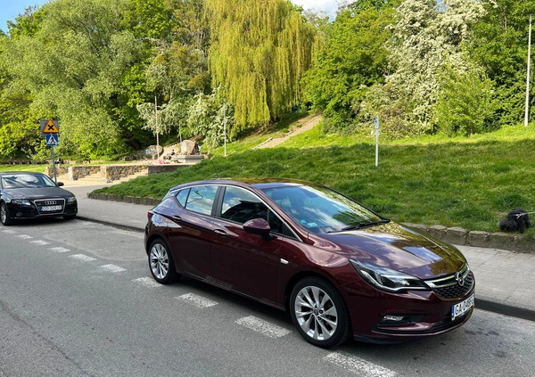 Opel Astra cena 50000 przebieg: 66600, rok produkcji 2018 z Gdynia małe 37